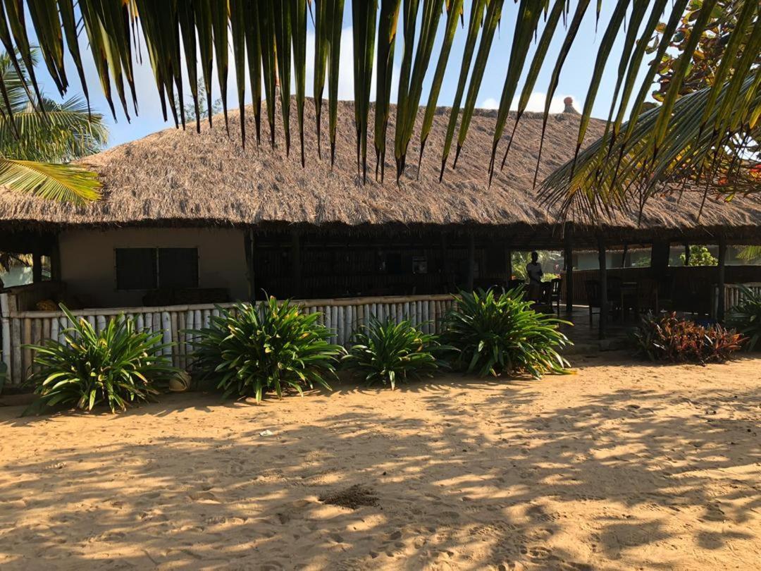 The Akwidaa Inn Exterior foto